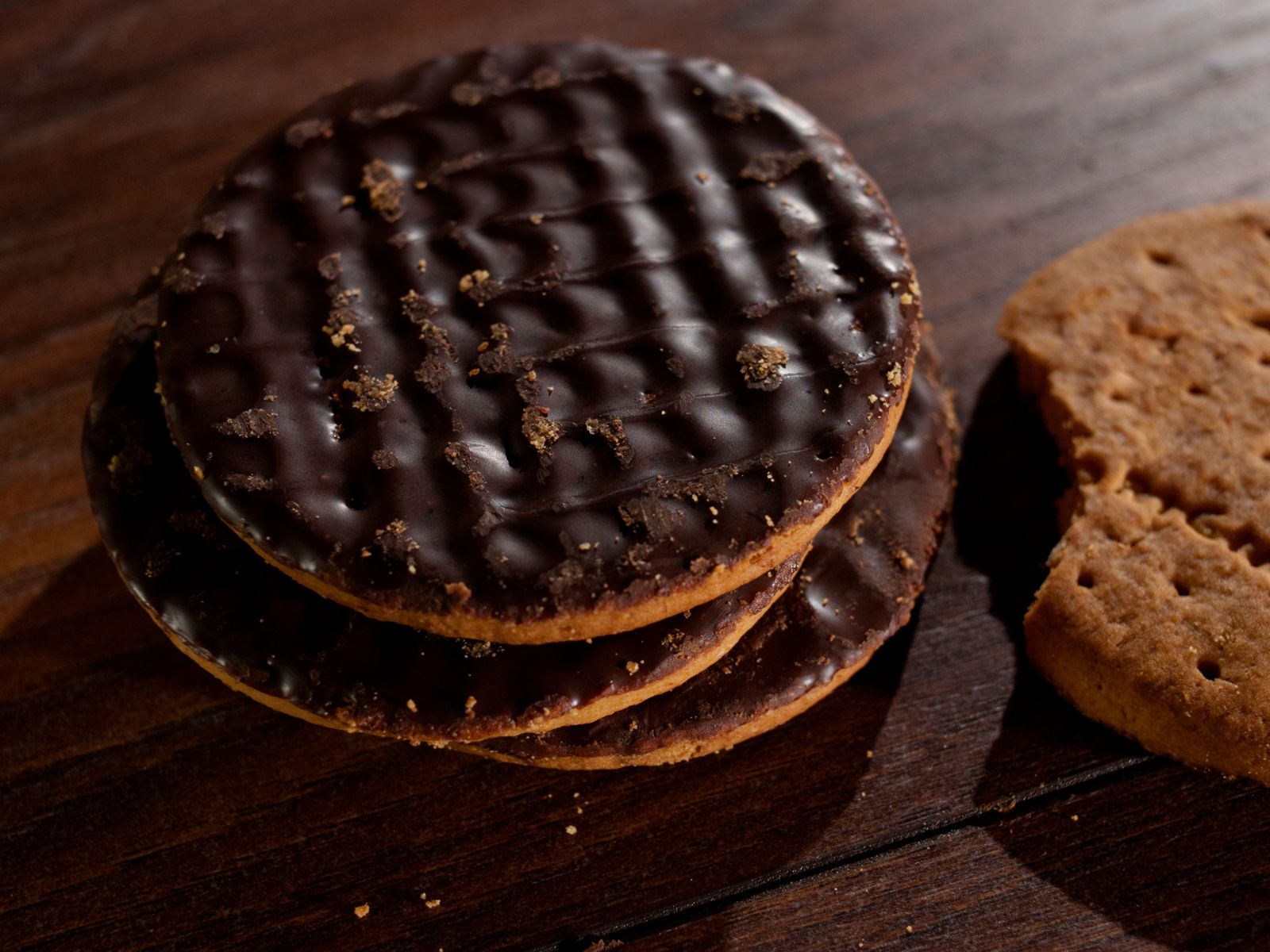 Can Dogs Eat United Biscuits? [Safe Alternatives]